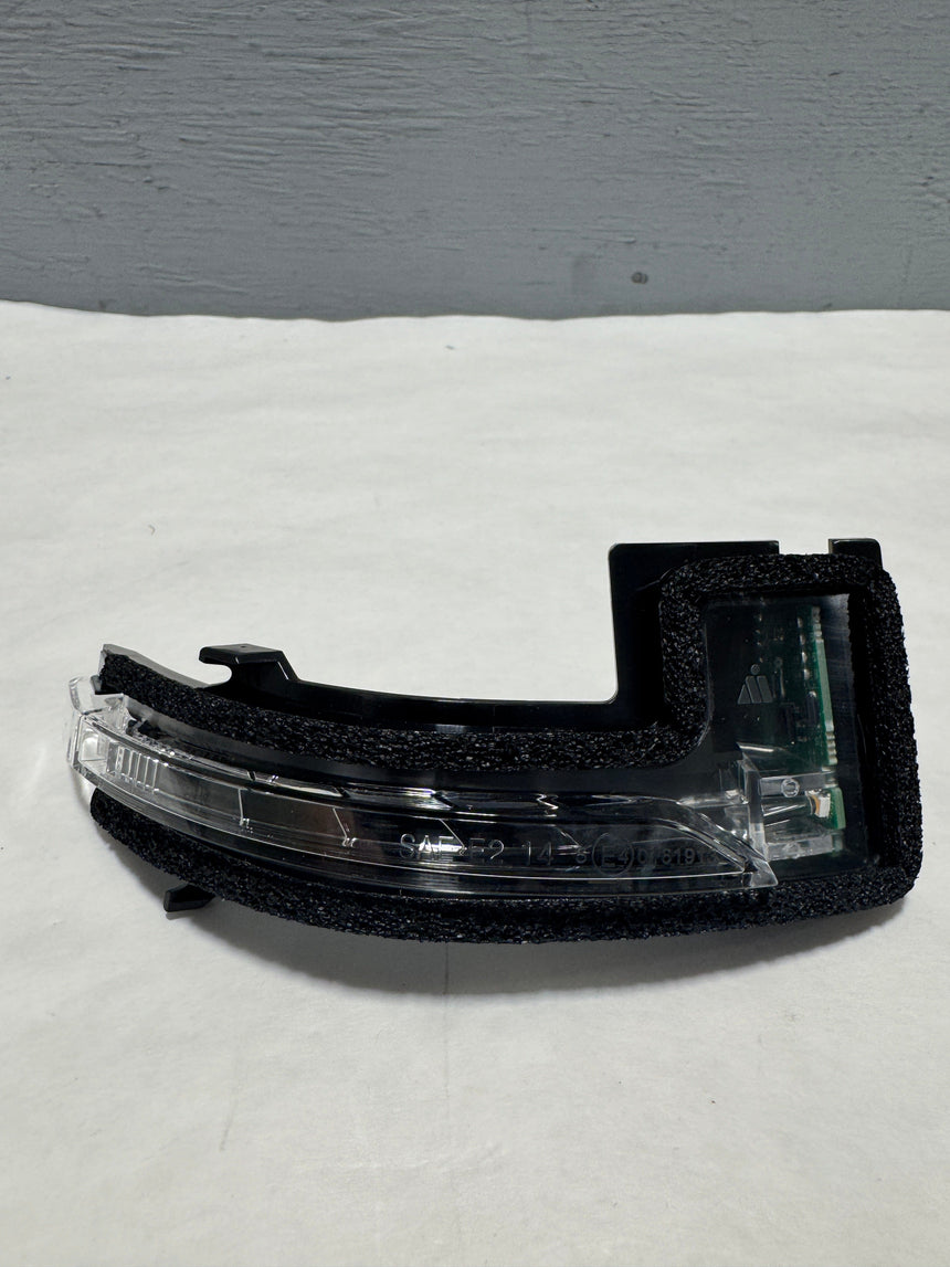 2015-2020 Cadillac Escalade Passenger Side Mirror Turn Signal Lamp OEM