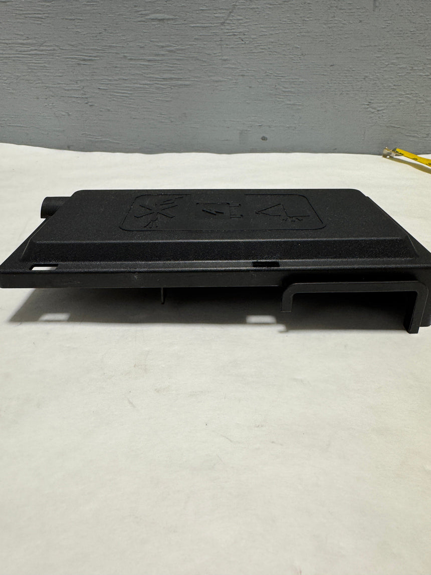 2015-2020 Tahoe Yukon 5.3 or 6.0 Battery Fuse Block Top Cover OEM