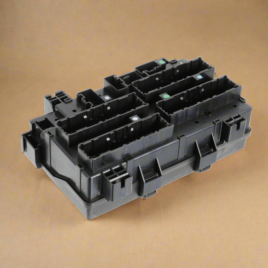 2016-2017 Jeep Grand Cherokee 3.6 Under Hood Fuse Box Power Distribution Center OEM
