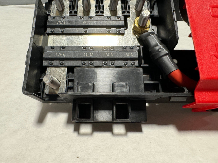 2016-2018 Silverado or Sierra Battery 1500 Distribution Fuse Block OEM