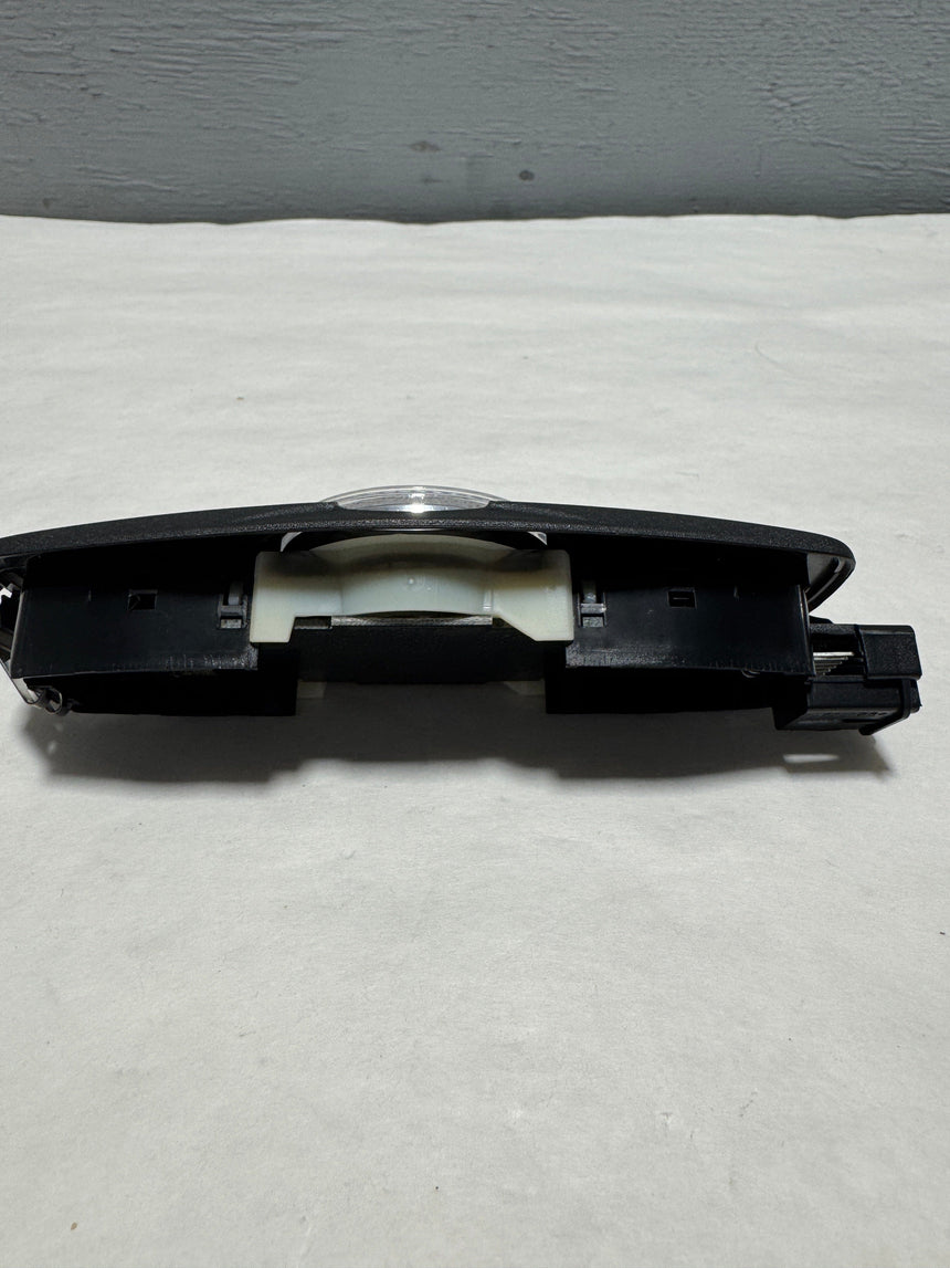2016-2019 Ford Explorer W/O Sunroof 2nd Row Dome Reading Light OEM