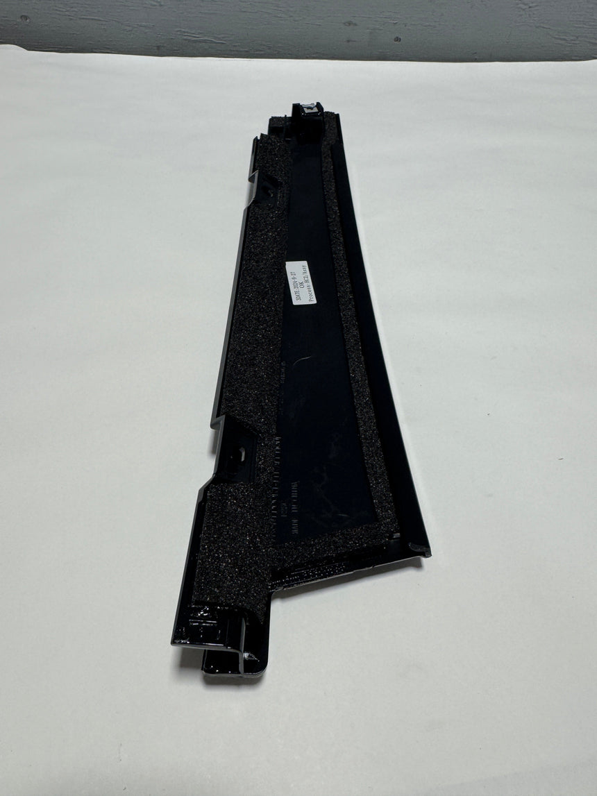 2016-2025 Chevrolet Malibu Front Passenger Door Trim Pillar Applique Molding OEM Genuine