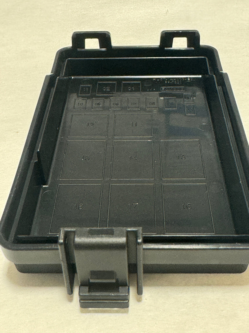 2017-2025 Ford F-250 F-350 Small Auxiliary Relay Box Fuse Panel Top Cover OEM New