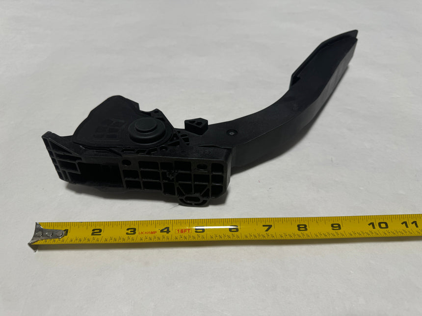 2018-2020 Buick Regal Sportback or TourX Accelerator Pedal With Sensor OEM