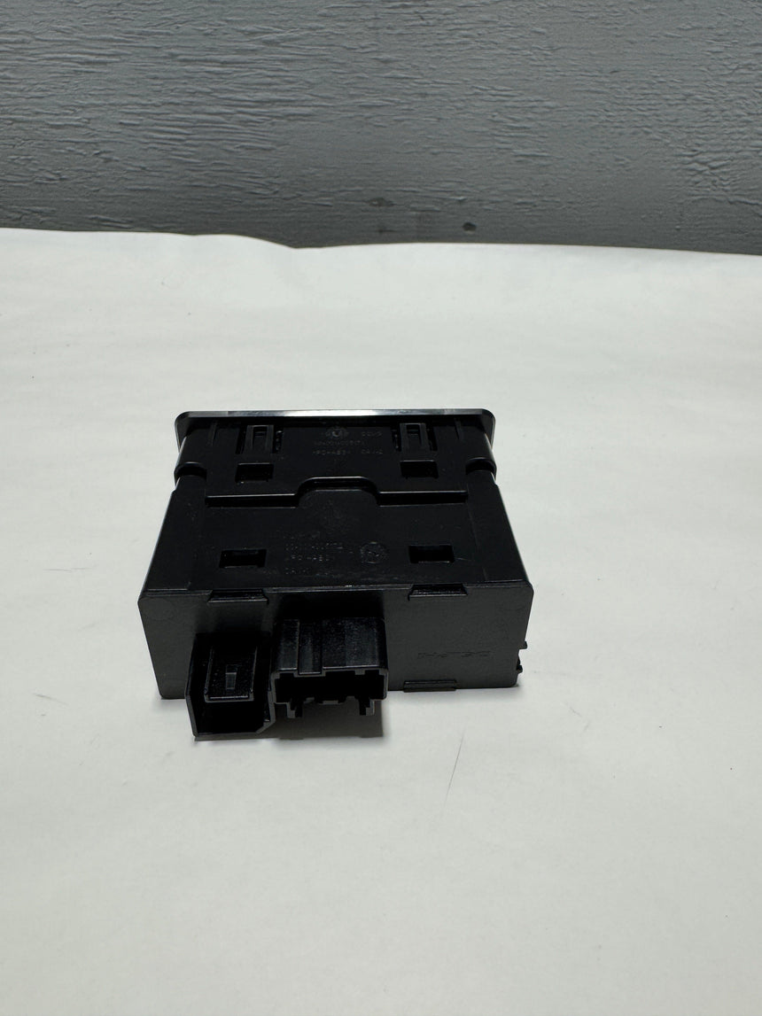2018-2024 GMC Terrain USB / Memory Card Auxiliary Input Receptacle Genuine OEM