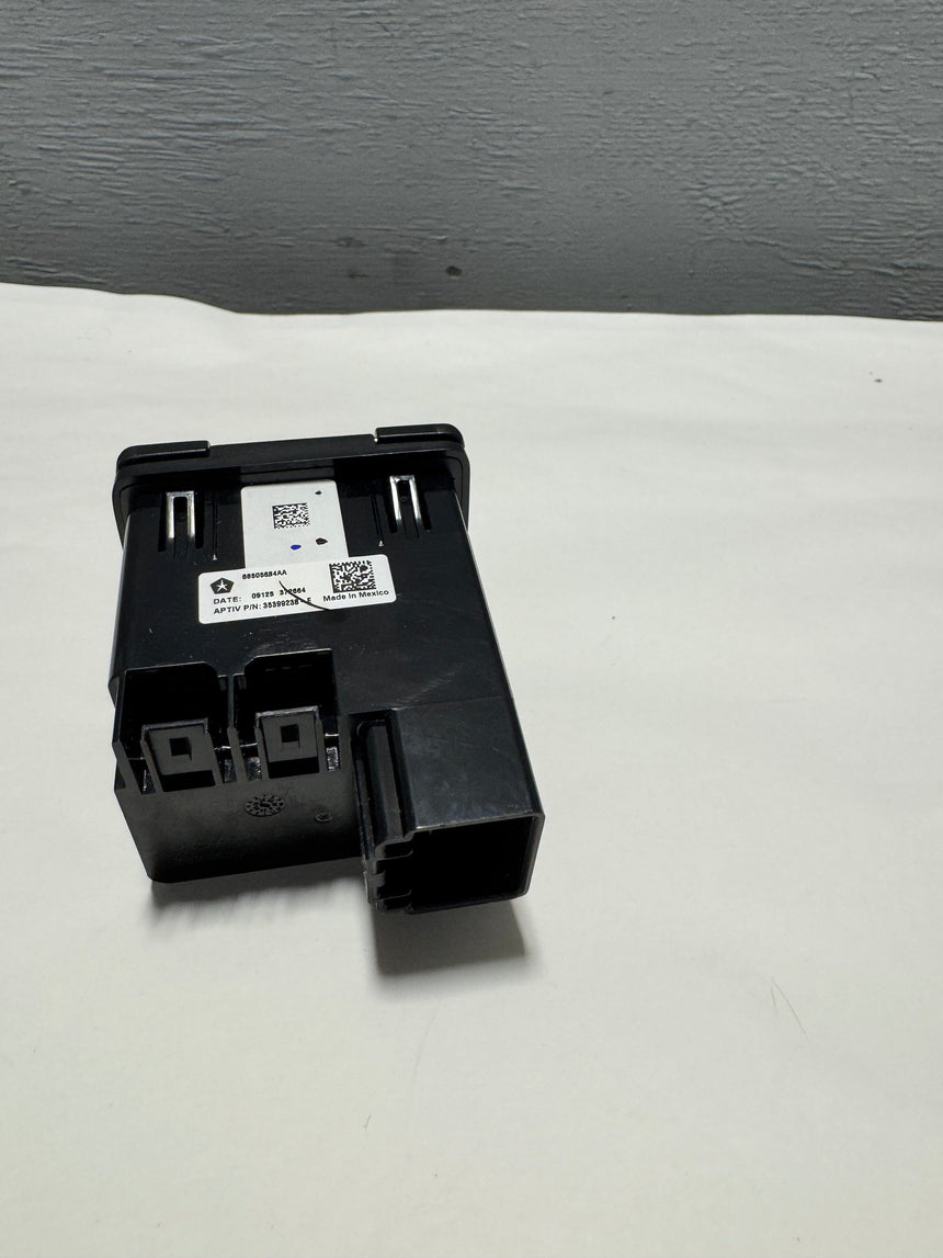 2018-2025 Jeep Wrangler JL or Gladiator Media Hub Connector OEM
