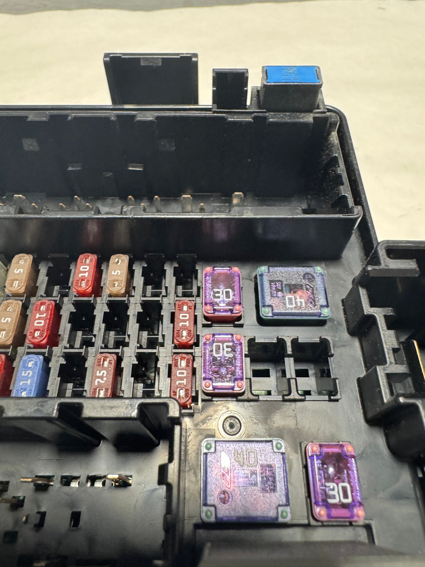 2018 Camaro Rear Body Fuse Box Junction Block 7108 On Your Box