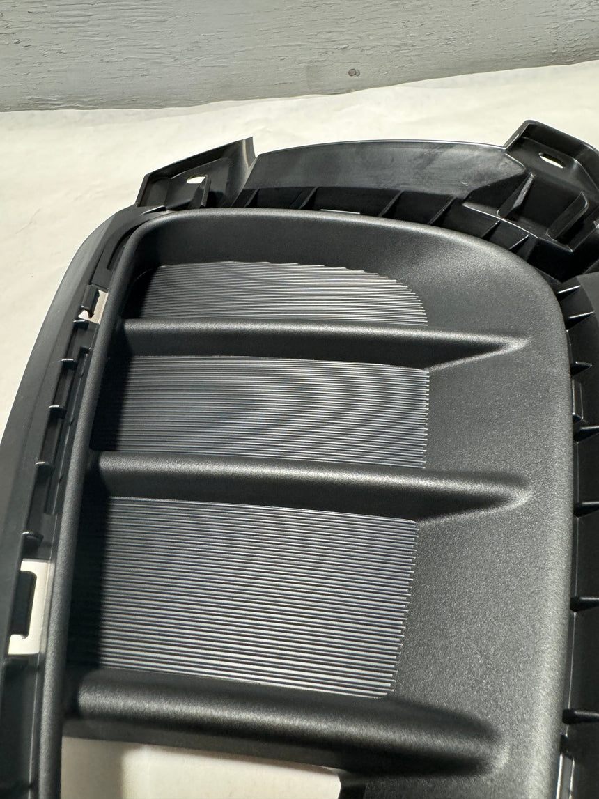 2019-2020 Kia Sorento Fog Lamp Trim Bezel Passenger Side OEM