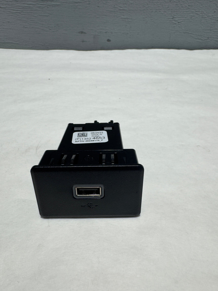 2019-2022 Silverado Sierra Dash USB Receptacle Port Genuine OEM New