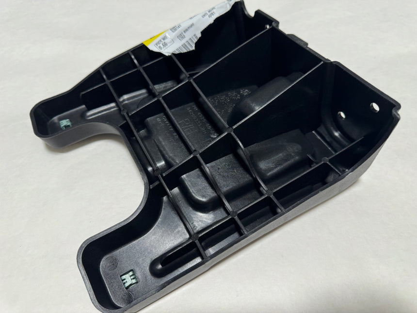 2019-2024 Silverado Sierra 1500 Passenger Side Front Wheelhouse Liner Bracket