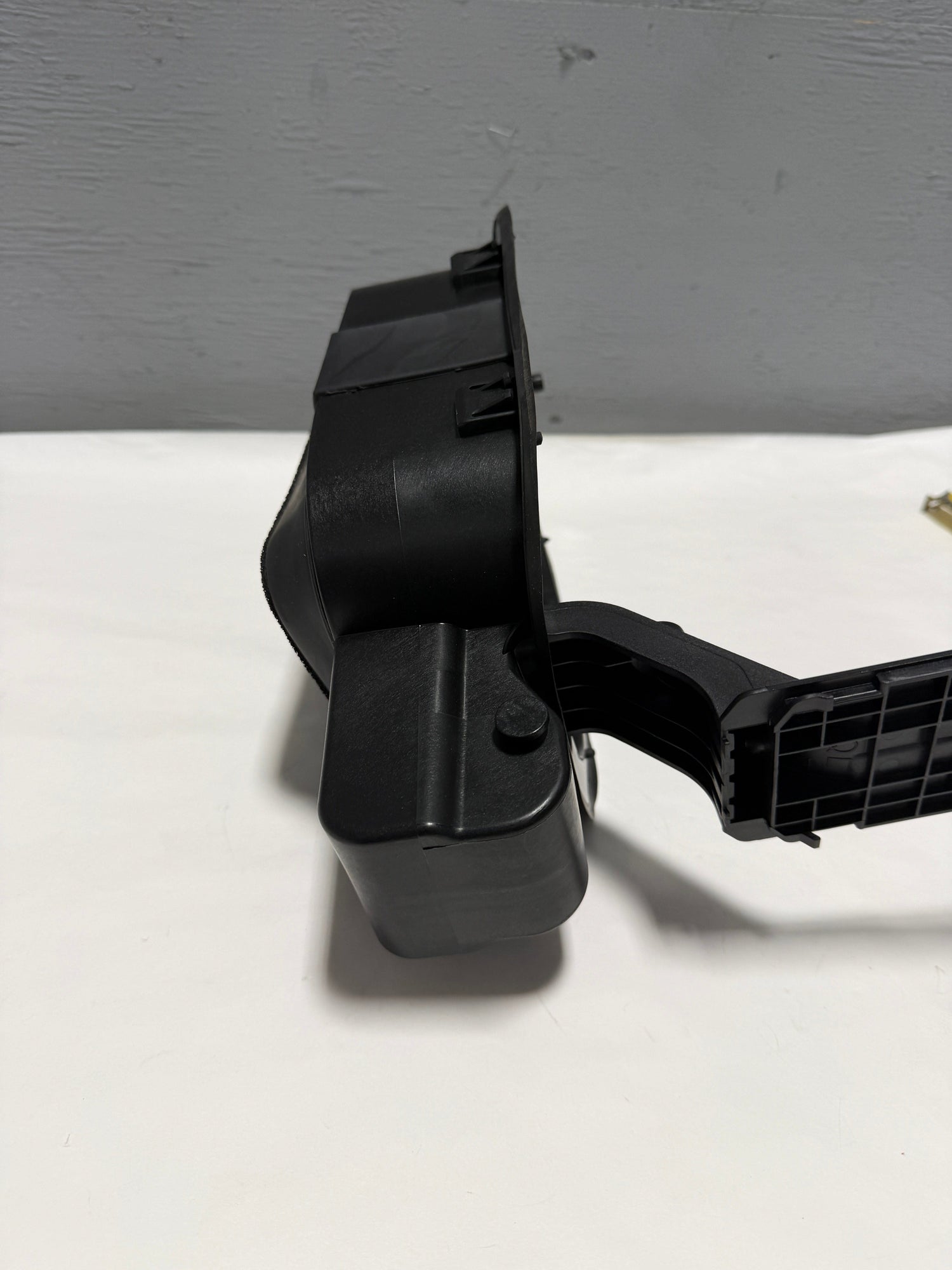 2020-2022 Kia Sportage Fuel Filler housing With Hinge OEM
