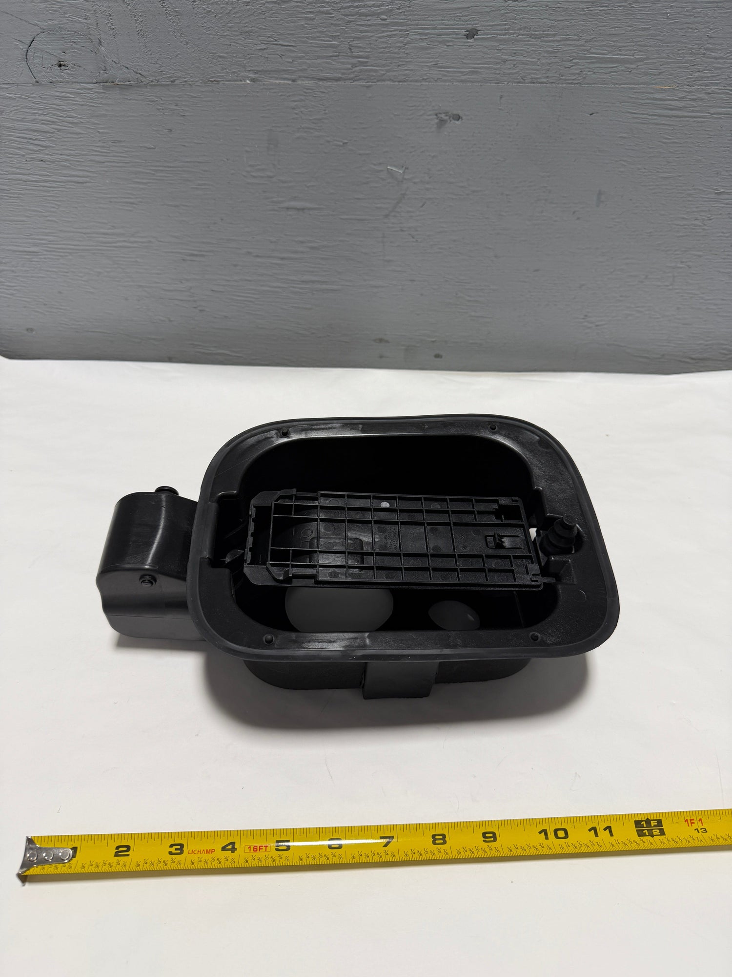 2020-2022 Kia Sportage Fuel Filler housing With Hinge OEM