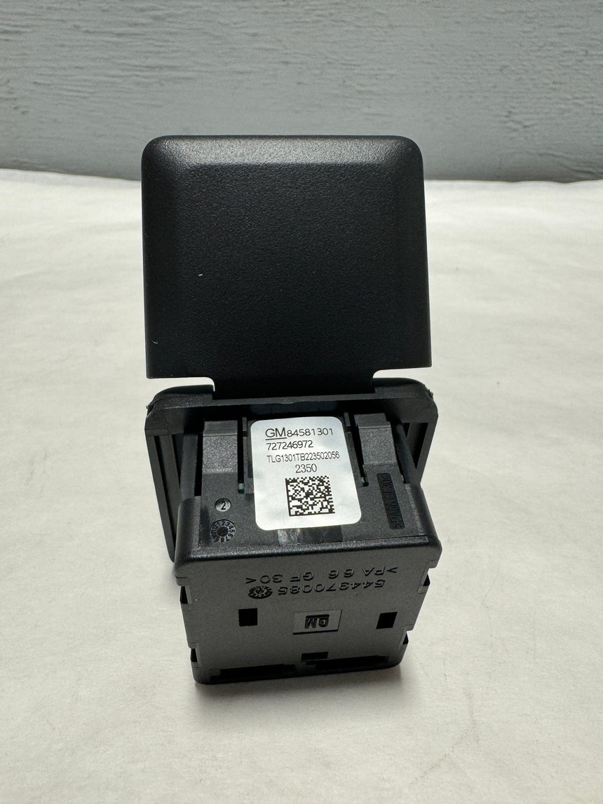 2020-2023 Silverado Sierra 2500 3500 120V Power Receptacle Plug OEM