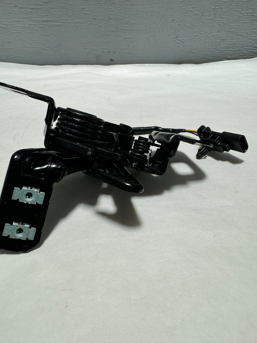 2020-2023 Silverado Sierra 2500 HD 6.6 Diesel Hood Latch With Plug OEM