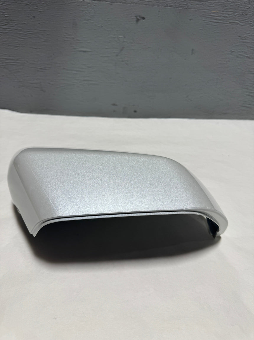 87915-0C100-A0-K2 2022-2024 Toyota Tundra Passenger Side Mirror Cover White 089 For Signal Equipped Only