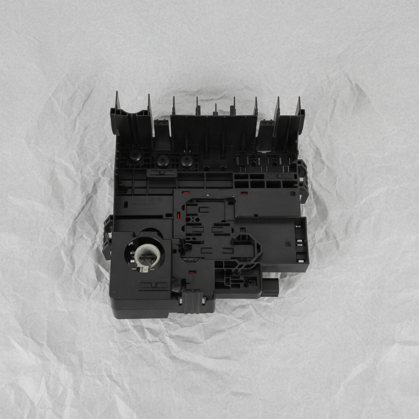 2019-2023 Chevrolet GMC Silverado Sierra Engine Distribution Fuse Block Genuine OEM