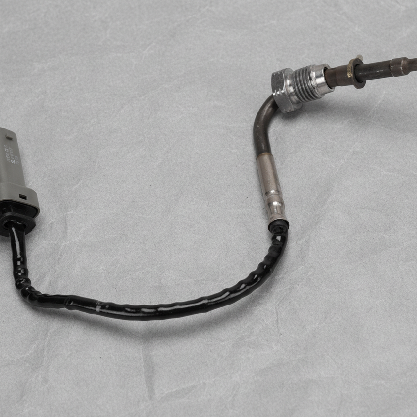 Genuine GM OEM Exhaust Gas Temperature Sensor 3.0L Diesel - Middle Detail 2