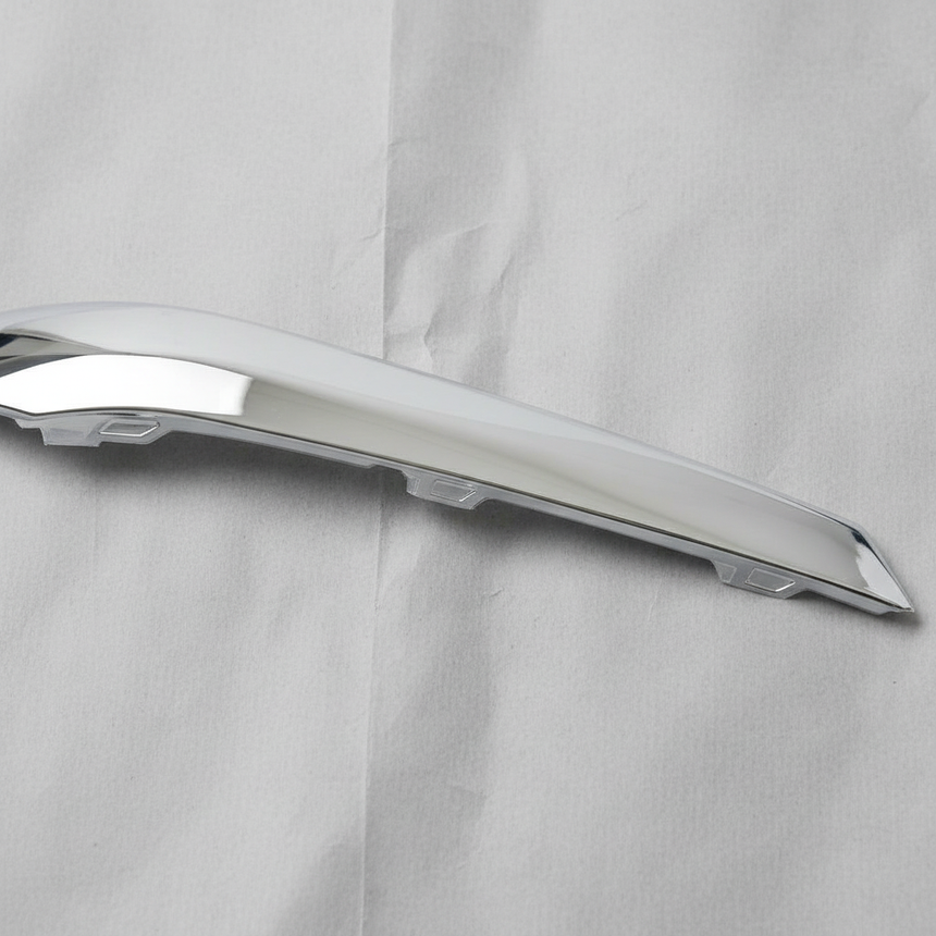 2022-2023 Chevrolet Traverse Fog Lamp Chrome Bezel Trim - Top Detail