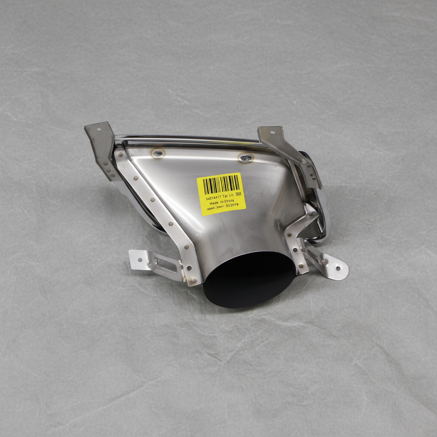 2017-2019 Cadillac XT5 Platinum Driver Side Exhaust Tip Genuine OEM - Full View 2