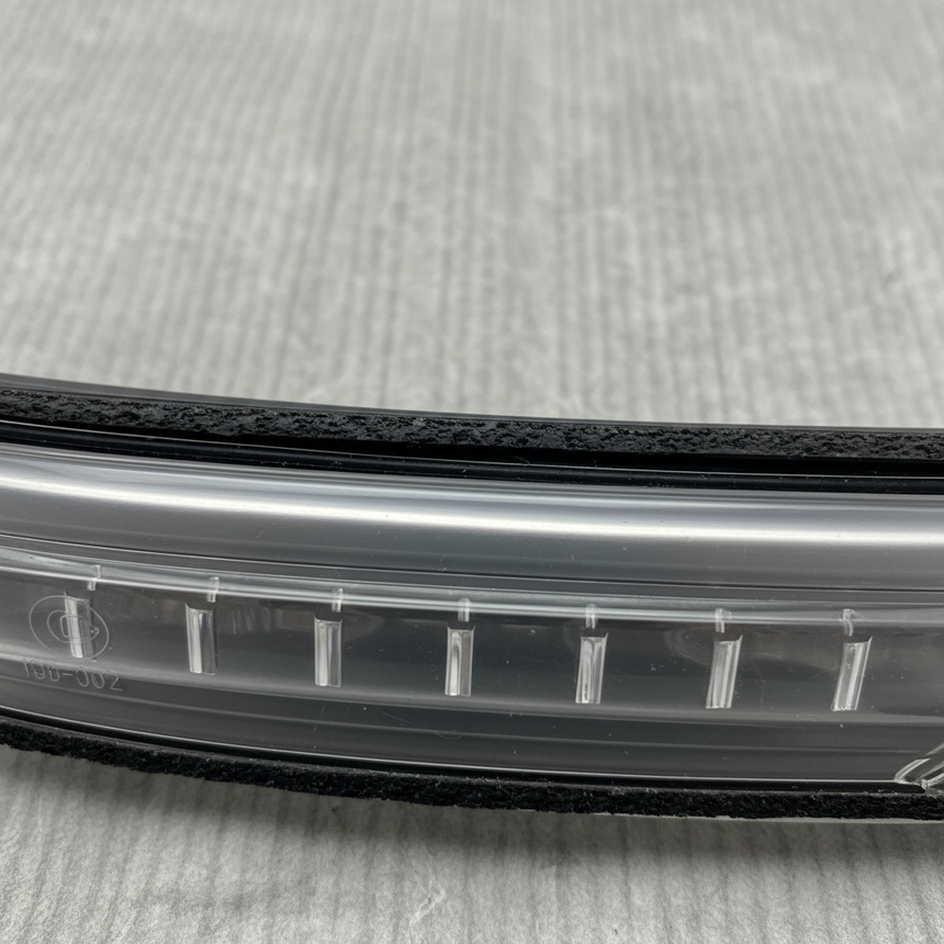Mirror Turn Signal Lamp - Top Detail 1