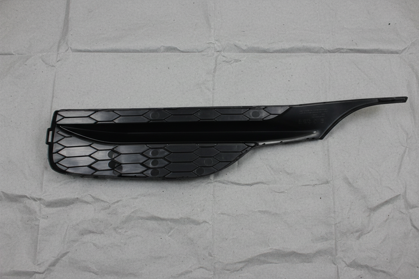 2016-2017 Honda Accord 4dr LX Passenger Front Fog Light Cover OEM