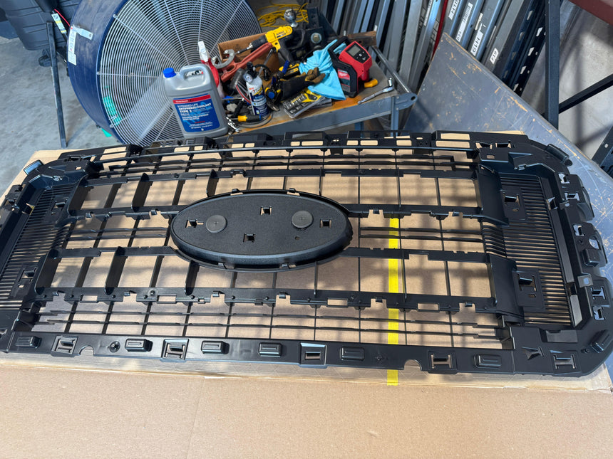 2013-2016 F-250 F-350 New OEM Grille + Painted Surround *READ FULL DESCRIPTION*