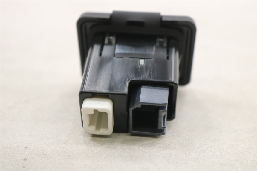 2015-2019 Nissan Versa Altima Sentra OEM Auxiliary Audio USB Jack W/O Nav