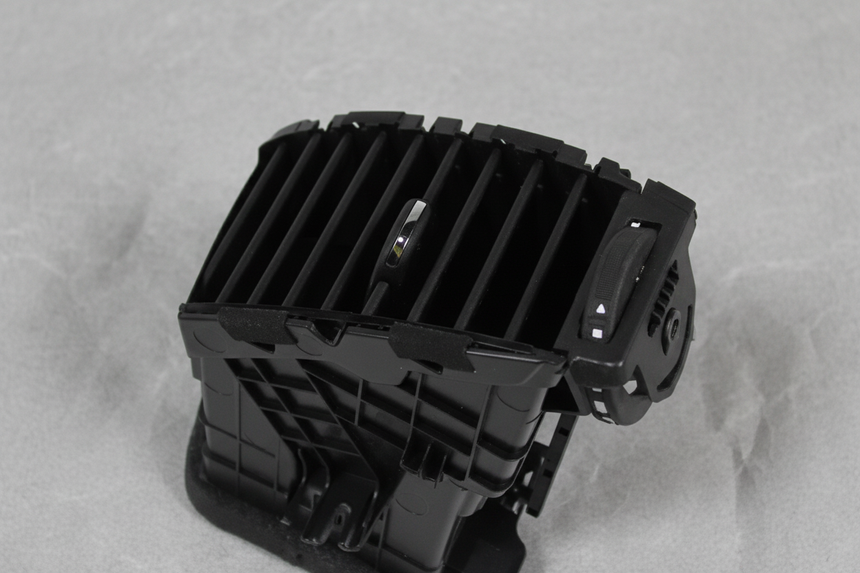 2017-2022 Chevrolet Trax OEM Passenger Side Center Instrument Panel Air Outlet